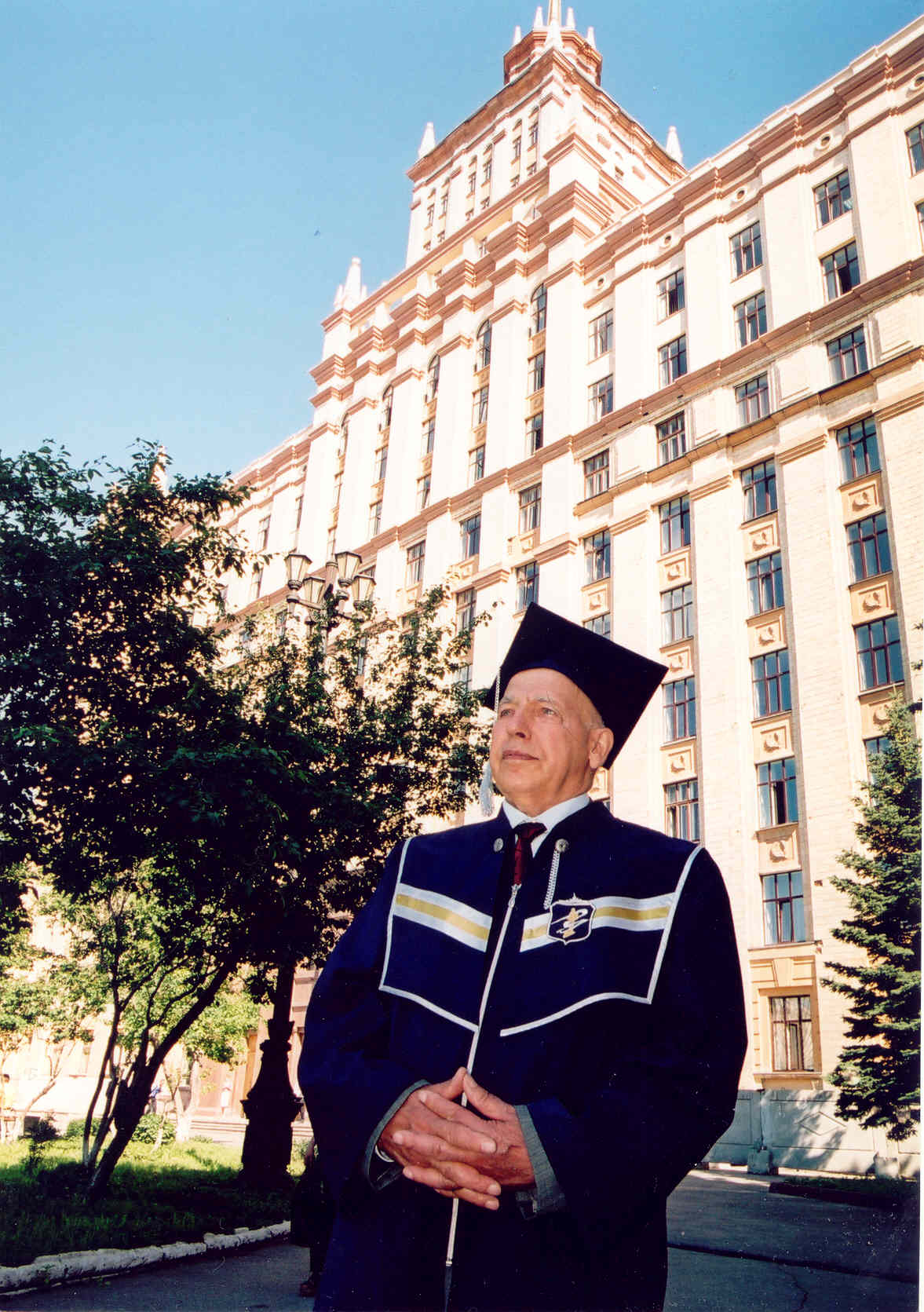 Монументы