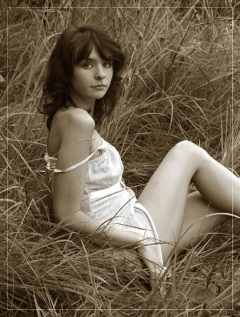 В платьице белом…