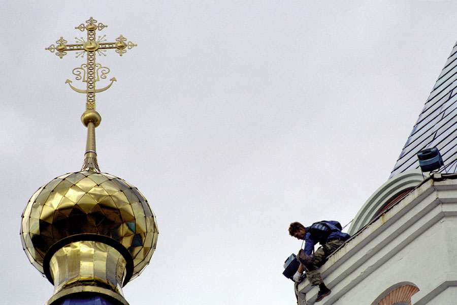 Освещая храмы...
