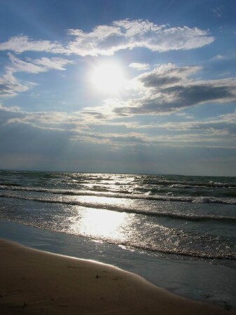 Пробиваясь сквозь облака