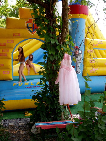 лучше снять платье Золушки и попрыгать, как следует...