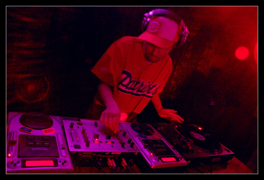 DJ RED