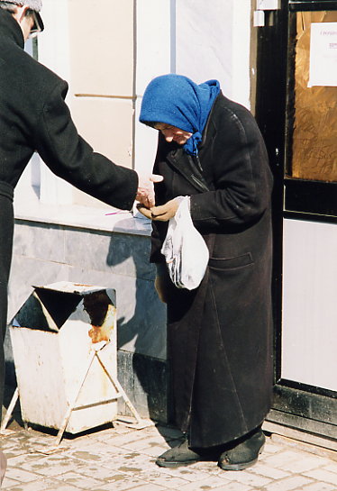 Подайте Христа ради.