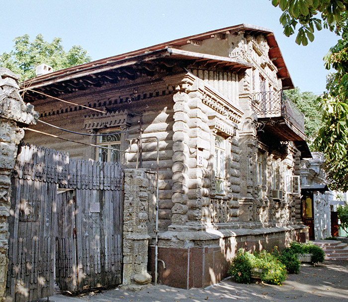 Каменная изба