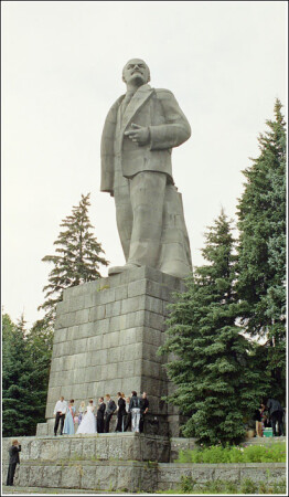 Совет да любовь! Светлого будущего!