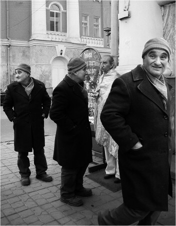 Кого-то вы мне напоминаете, не могу только понять кого...