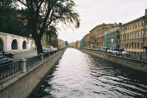 Далеко