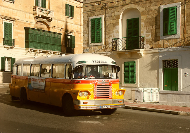 yellow bus