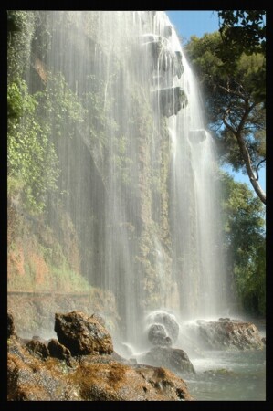 Искусственный водопад