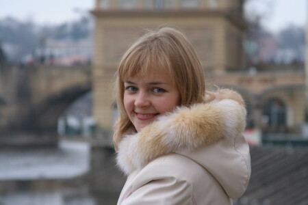 Портрет на фоне Карлова моста