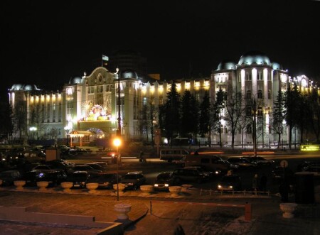 Привокзальная площадь в Новогоднем убранстве