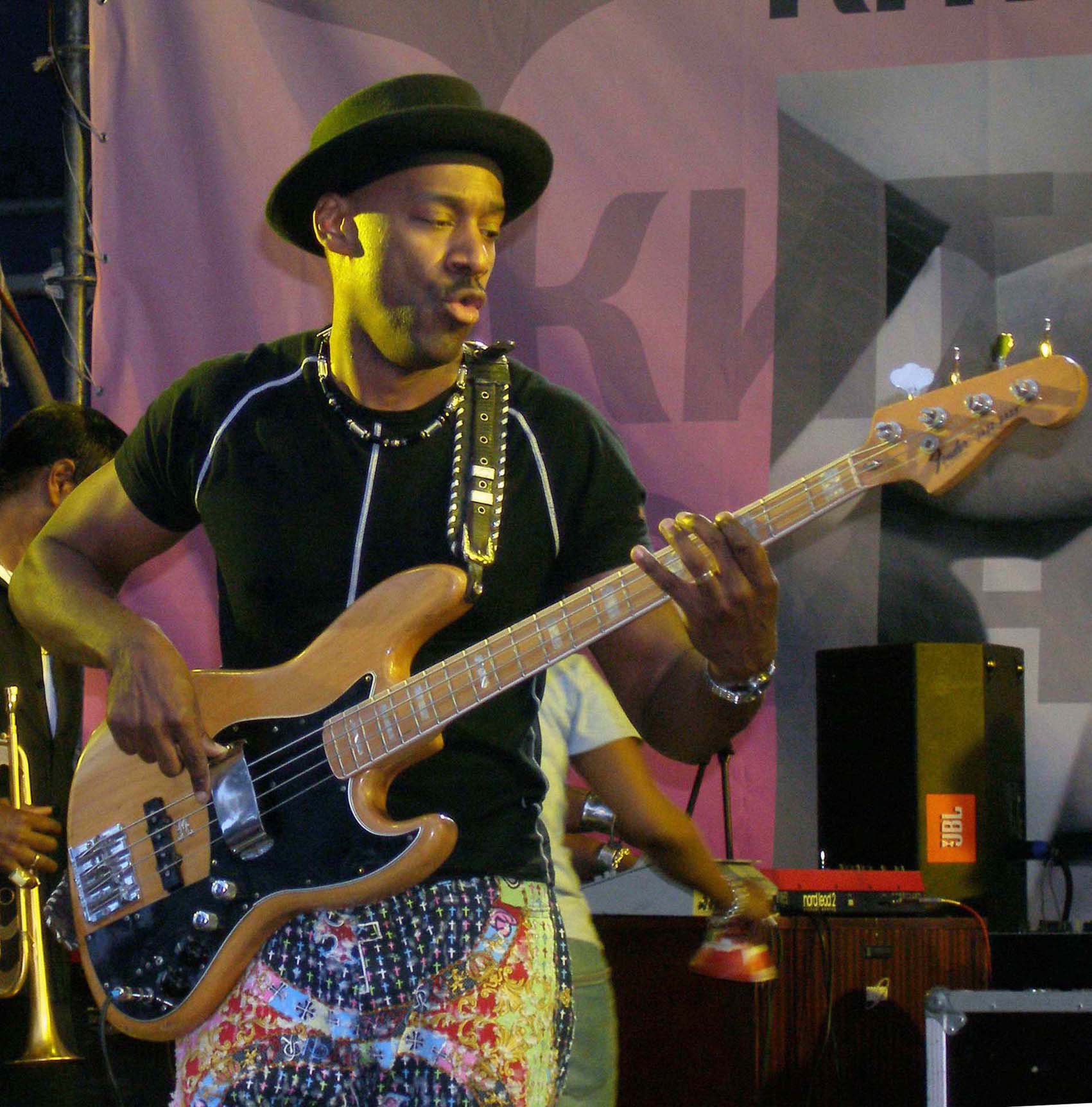 да просто Marcus Miller...