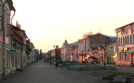 Торговые ряды проснутся через час