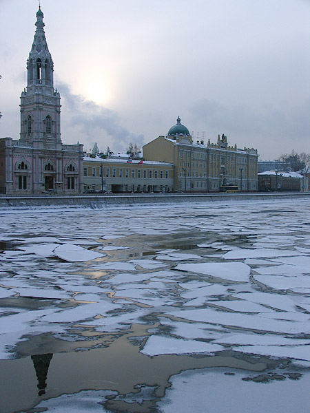 Ледоход на Москве реке