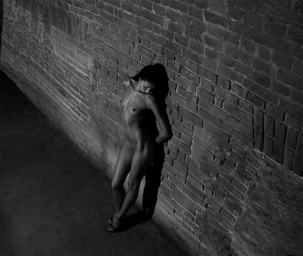 you go along a cold wall*0122