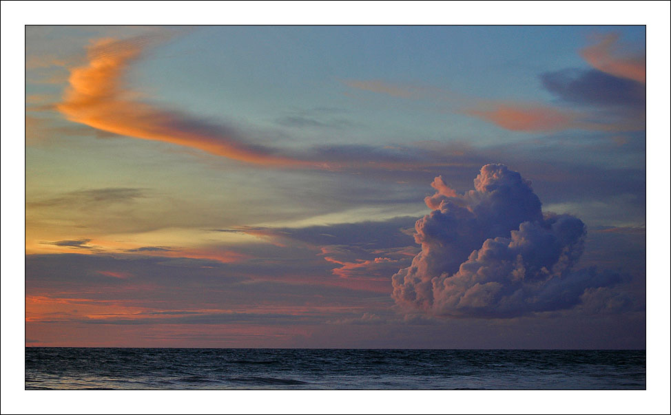 Bali. Seeing off the sun 