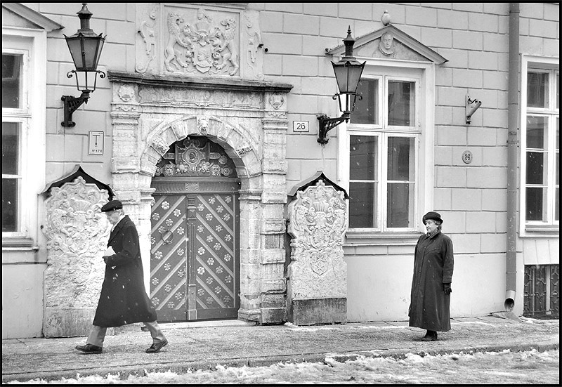 СТРЕЛЯЮЩАЯ ВЗГЛЯДОМ В СПИНУ УНОСЯЩЕМУ ЛЮБОВЬ...(ЖЕСТОКОСЕРДИЕ)