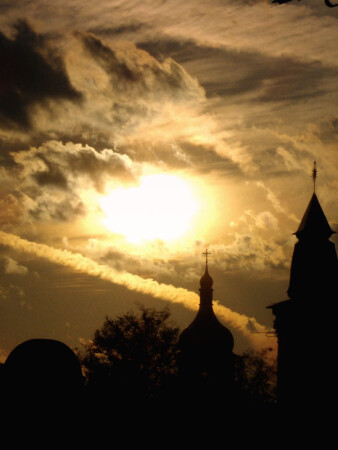 Устало солнце ложится спать…