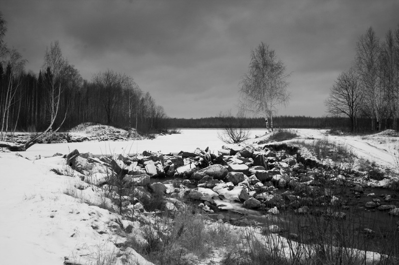 Плотина. Хмурый зимний день.