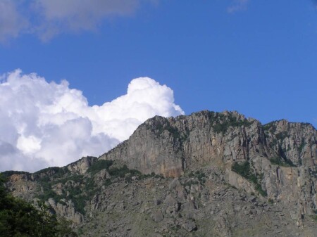 в горах после дождя