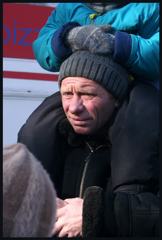 Тяжело, непросто, сложно, нелегко
