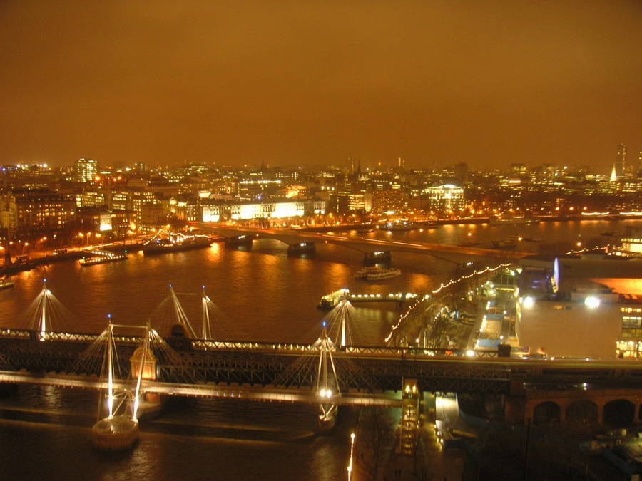Night. Thames. London.
