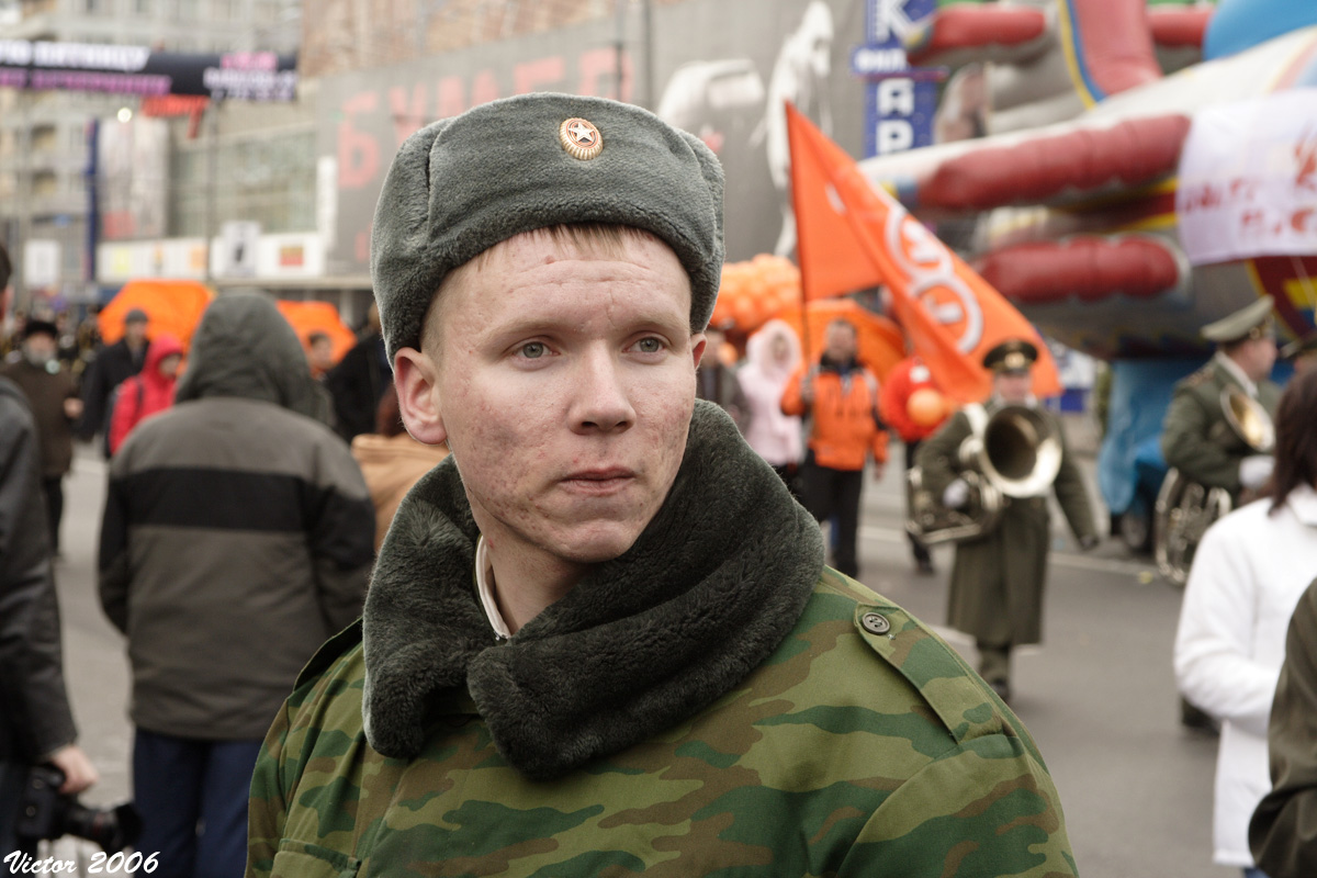 Солдат на параде