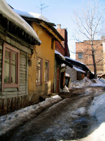 тёплые краски весеннего дворика