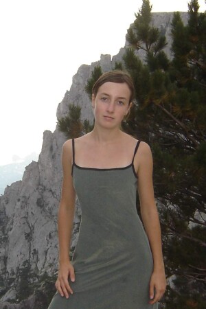 В горах, но в платье!