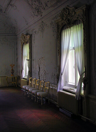 Пять стульев. Ораниенбаум.