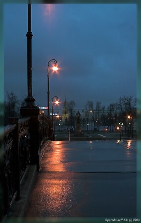 *Дождливое весеннее фото с видом на Кремль*