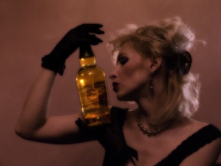 Дама с бутылкой