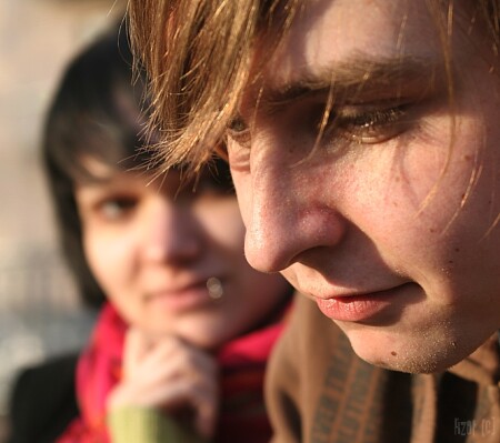 Эмо-девочка на заднем