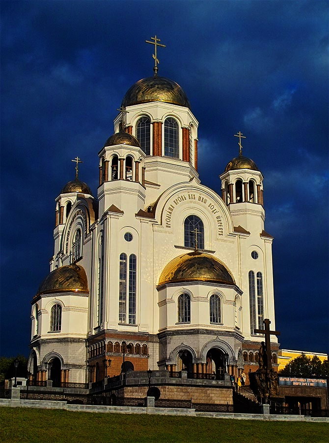 почти пасхальный сюжет, снятый ранней осенью