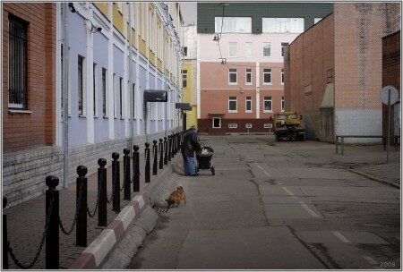 Городской пейзаж с собачкой