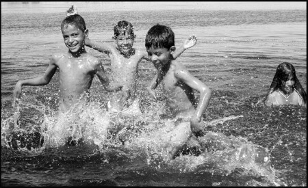 БЕЗУМНАЯ ШАЛОСТЬ ВОДЫ...