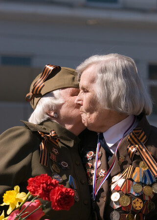 Фронтовые подруги