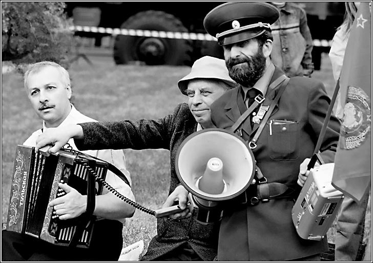 МЕГАБАЯН!!! = мегафон+баян
