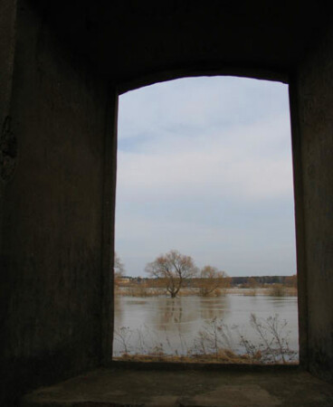 а из нашего окна речка видна