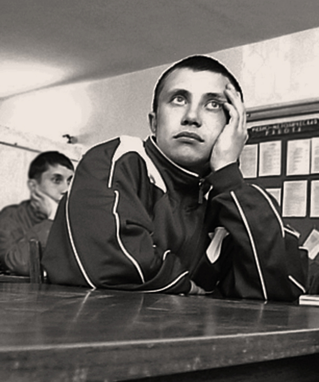  а кому сейчас легко.....