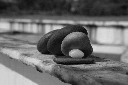 навалились