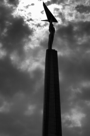 пронзая высь