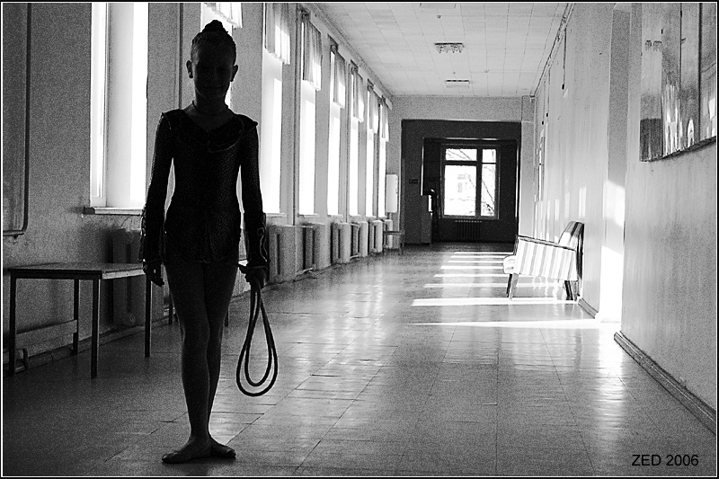 ОНА ЗАМЕРЛА,КАК СЕКУНДА В МОМЕНТ ОПАСНОСТИ...