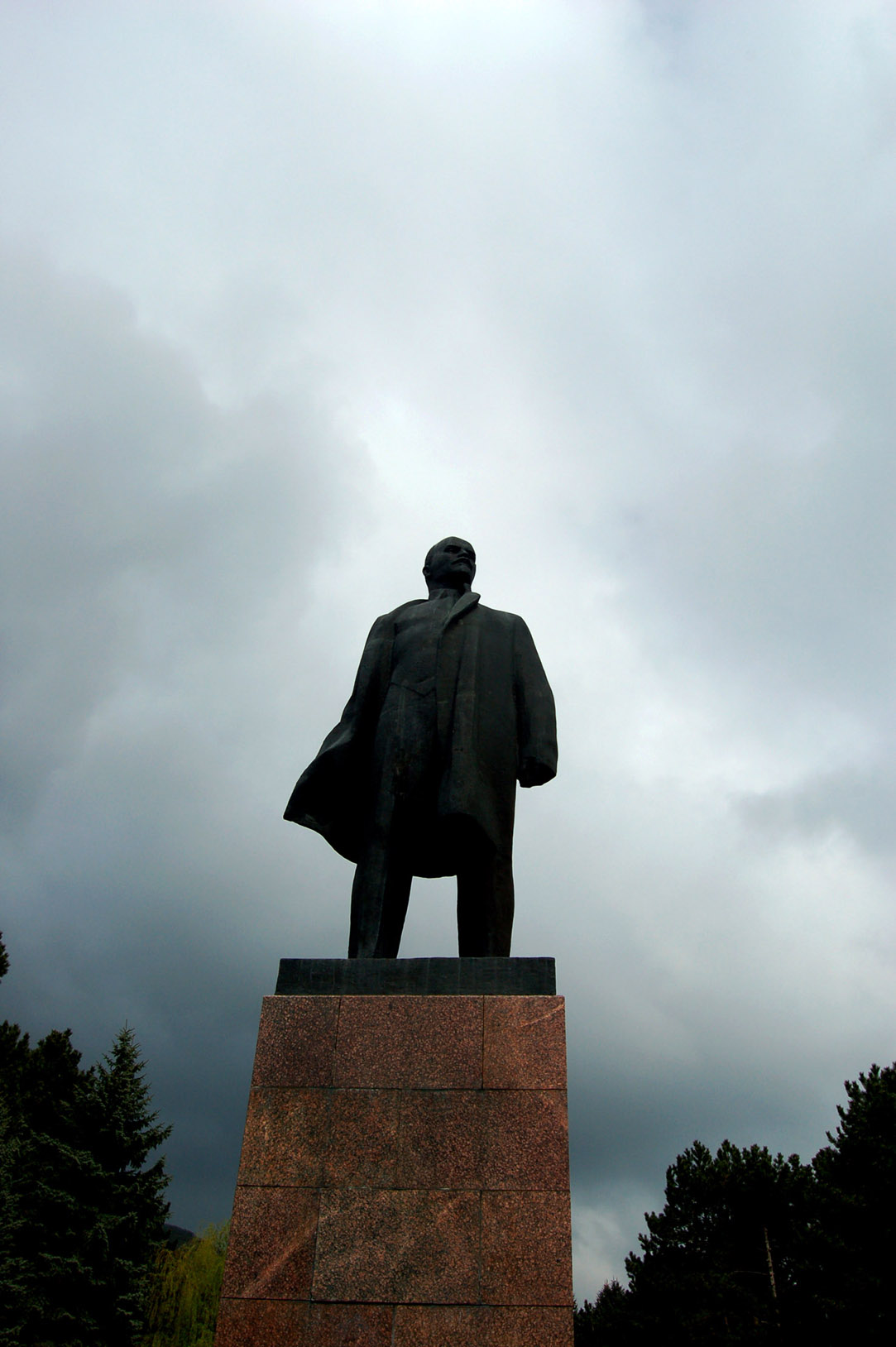 А Ленин такой молодой ... :)