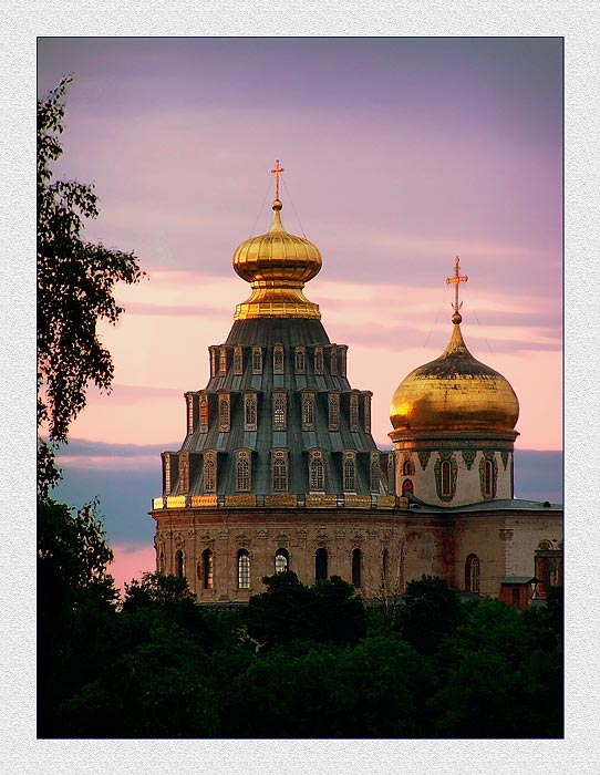 Последний луч упал на купола