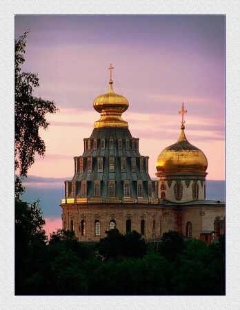 Последний луч упал на купола