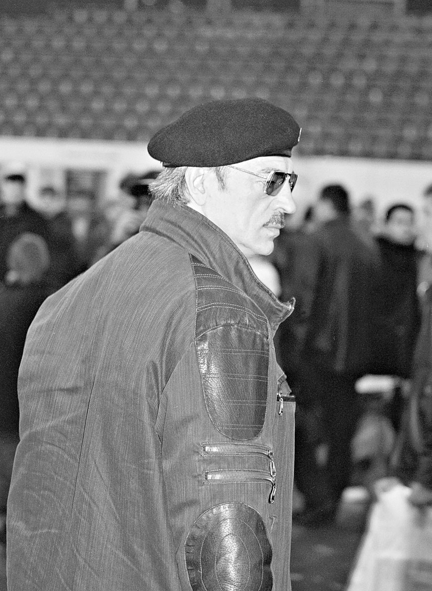 Замаскировался....