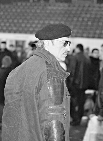 Замаскировался....