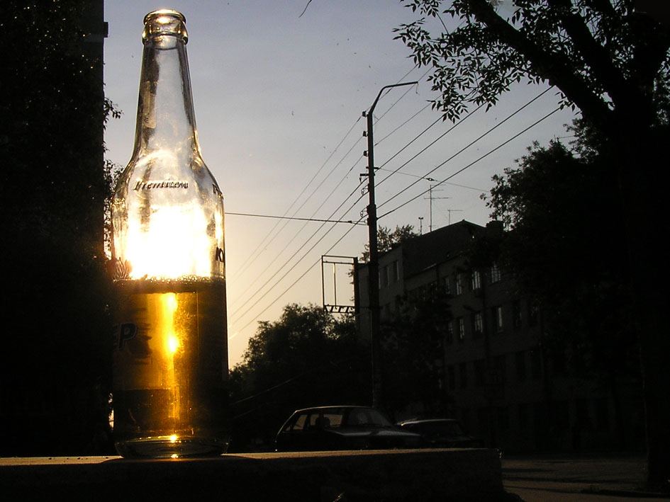 ЛЕТО. Конец рабочего дня. ЖАРА.