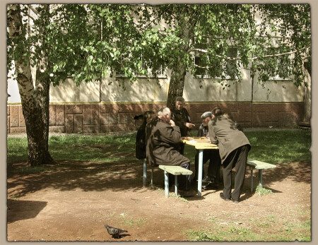 ..А если кто-то в кепке, не будем показывать на него пальцем, будет мухлевать....